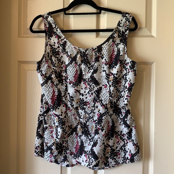 Bisou Bisou Button Detail Sleeveless Blouse - Picture 3 of 5